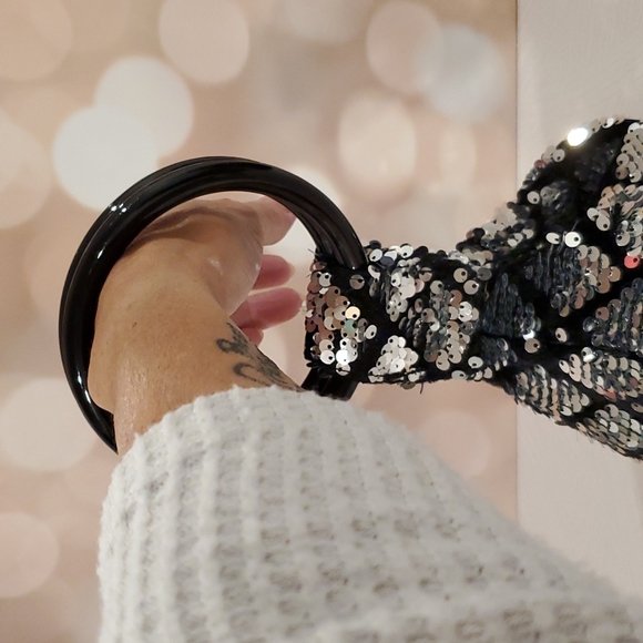 Silver spangle sequin magnetic closure acrylic ring glamour bag - Picture 4 of 7